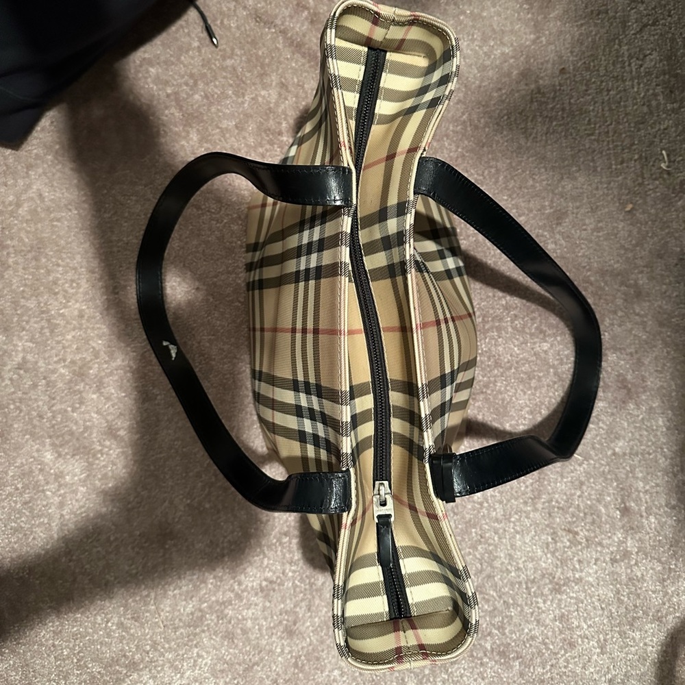 Vintage Burberry shoulder bag with zip closure - Picture 5 of 16